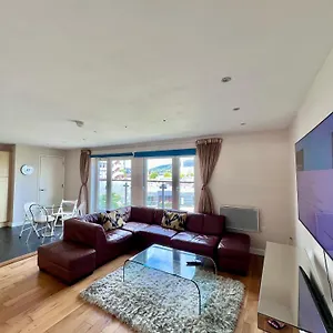  Apartment Great City Centre Getaway 2 Bed Near The Beach And Shopping Area